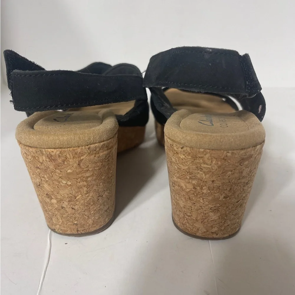 Clarks Black and Tan Wedge Strappy Open Toe Sandals size 7